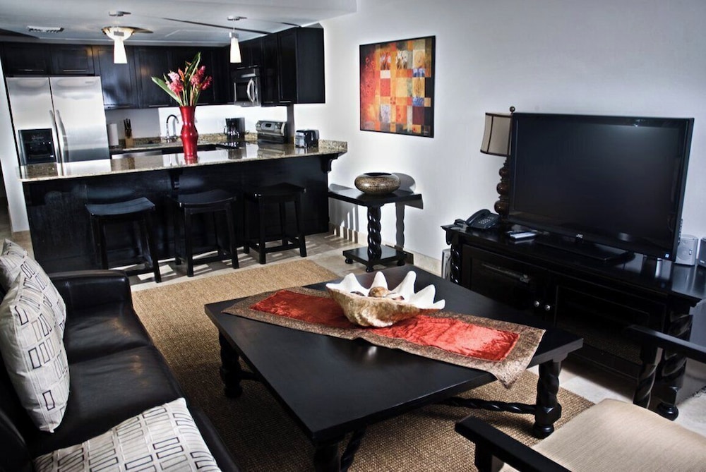 Las Terrazas Resort And Residences 66/77