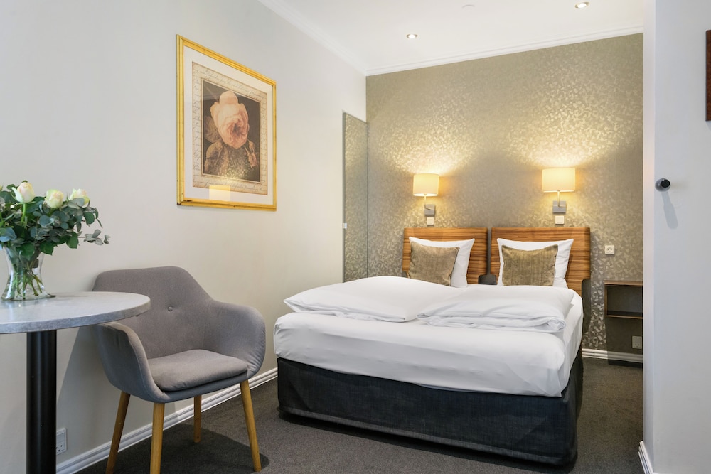 Hotel Tiffany 30/75