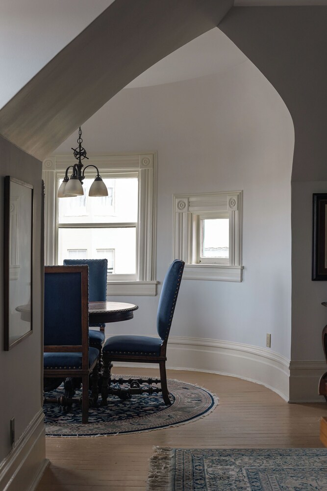 Chateau Tivoli Bed and Breakfast 34/50