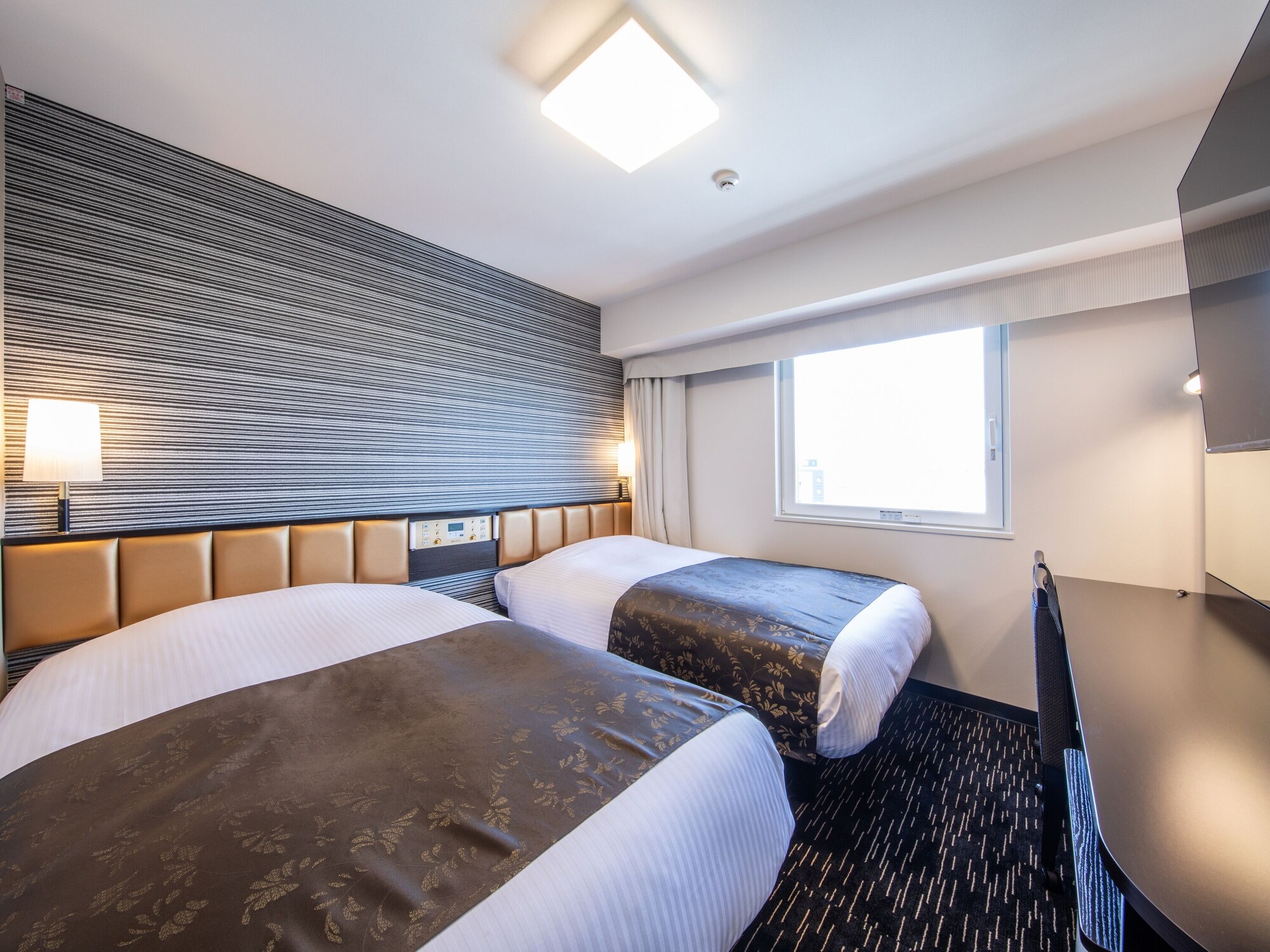 Room, Twin Beds, Shared Bathroom, Central Building