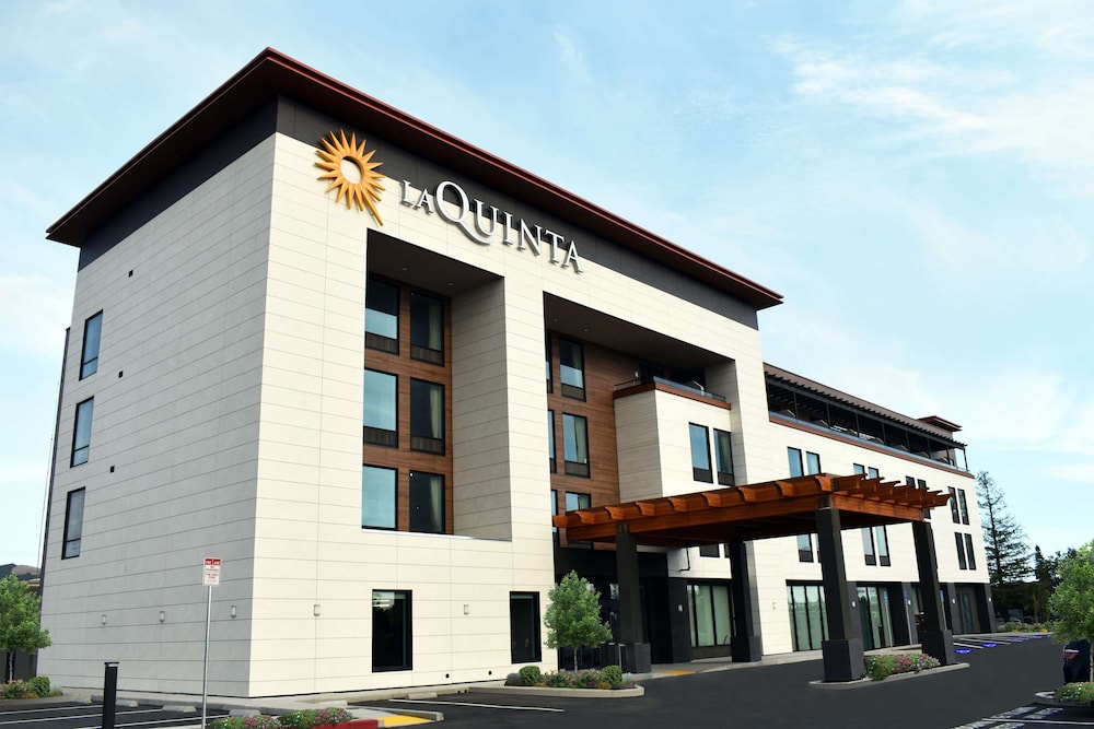 La Quinta Inn & Suites by Wyndham Santa Rosa Sonoma 4/46