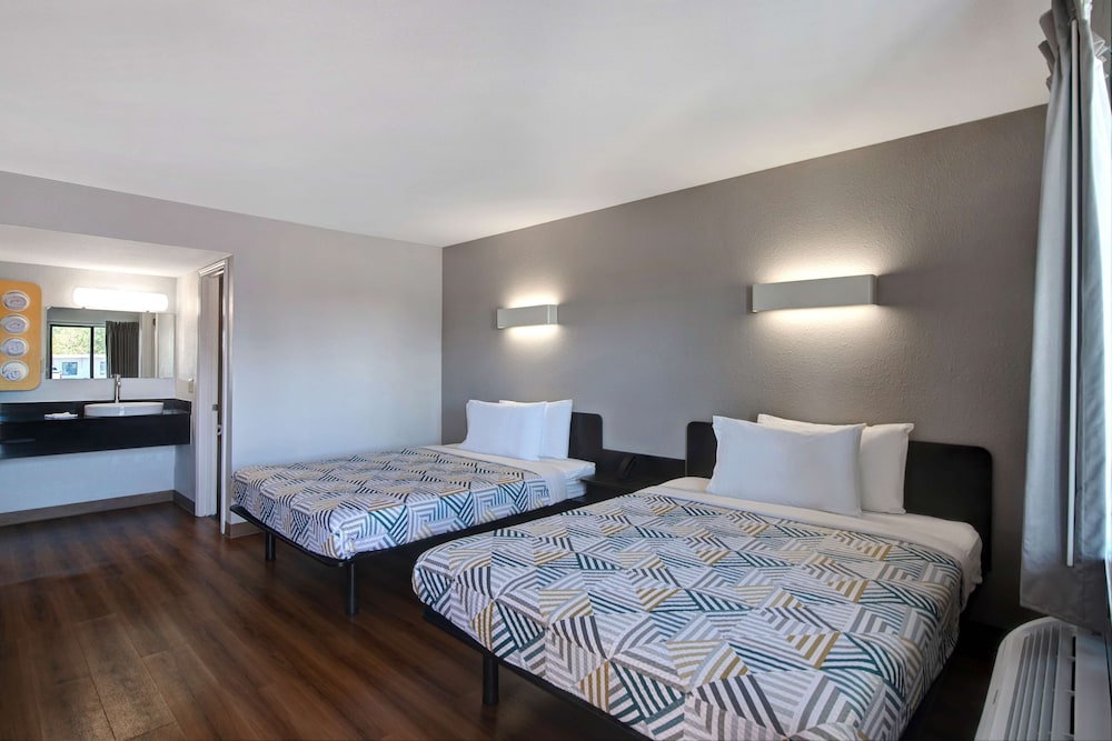 Motel6 Sulphur Springs, TX 26/41