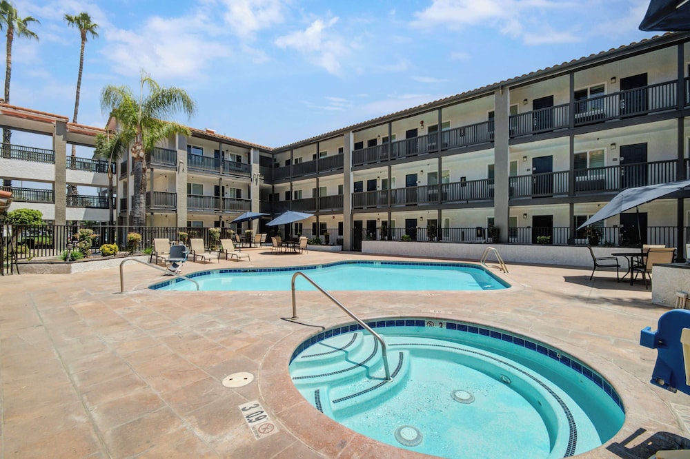 Motel6 Ontario, CA - Convention Center Airport 55/62