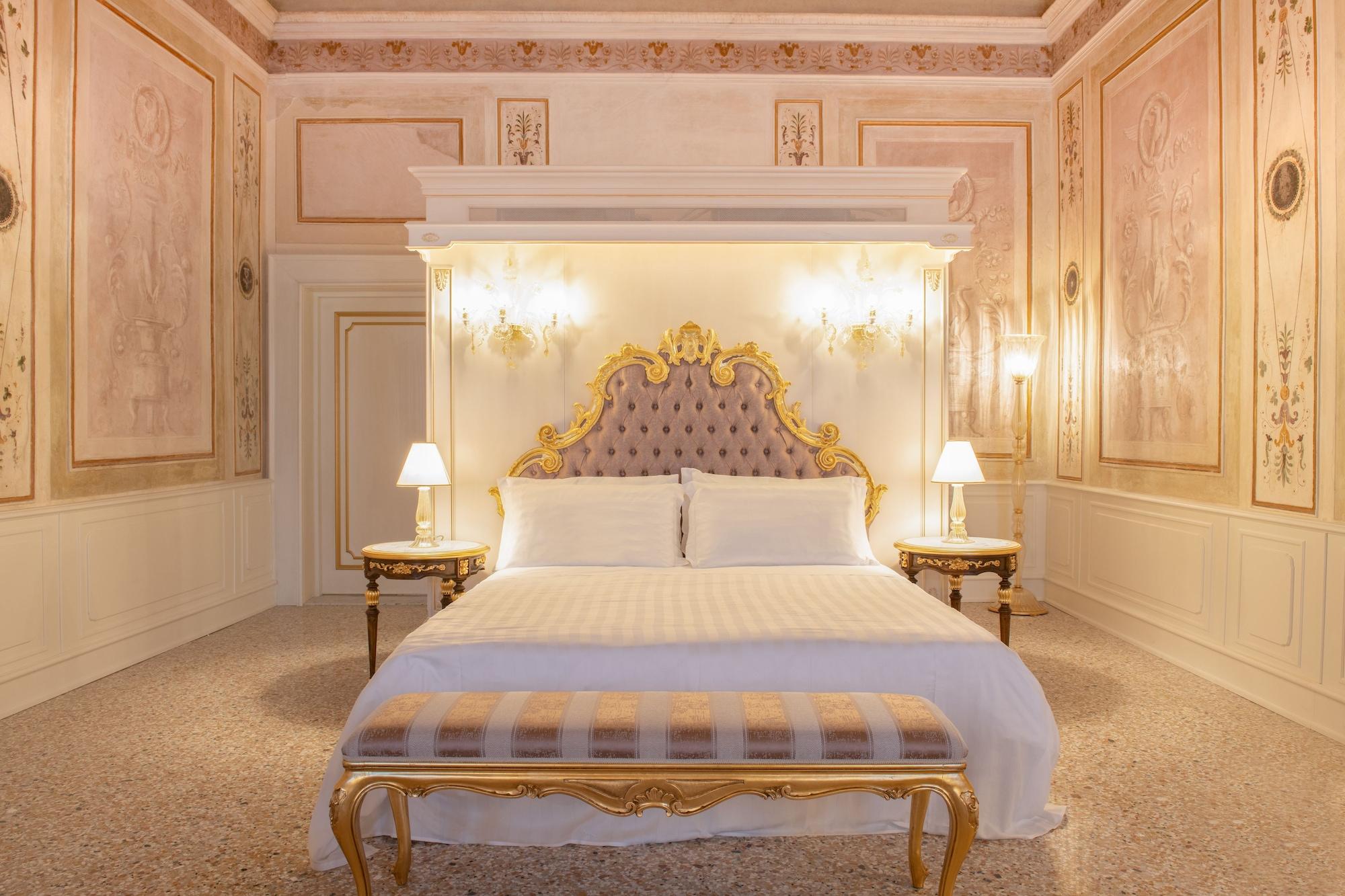 Supreme, Suite, Canal View