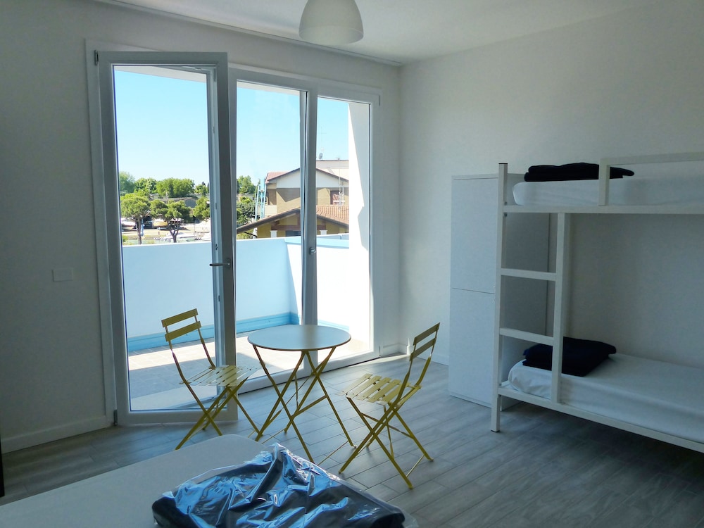 Meet Gardalake Hostel 30/50