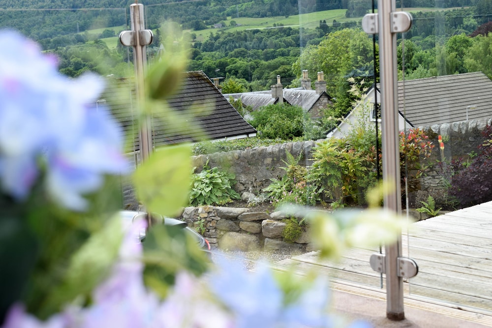 Craigmhor Lodge Courtyard 40/50