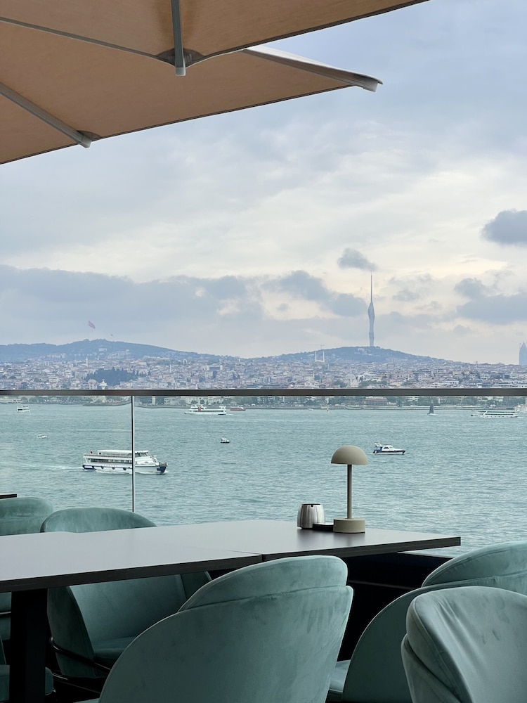 Pera Bosphorus Hotel 44/50