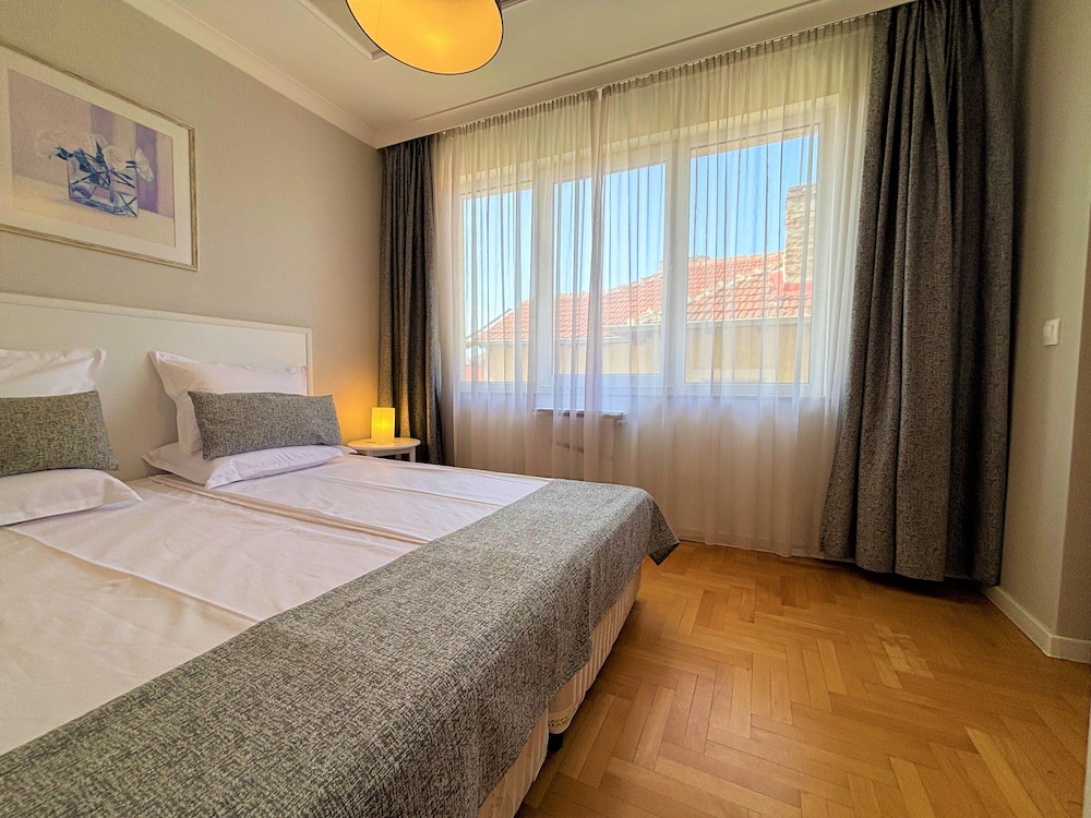 Dunav Apartment House 9/50