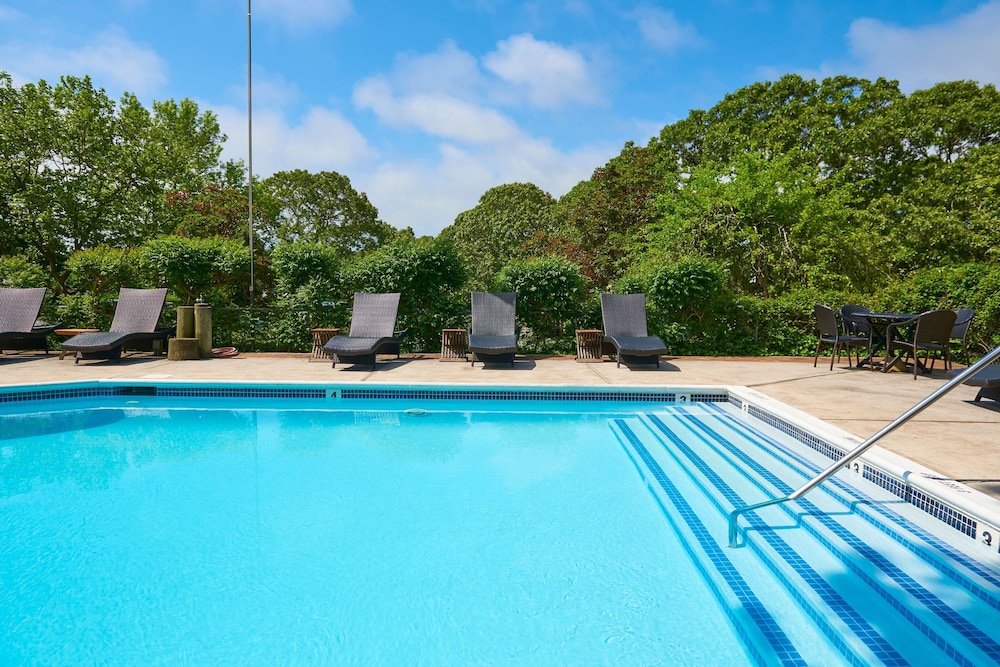 Hampton Maid Hotel 24/50
