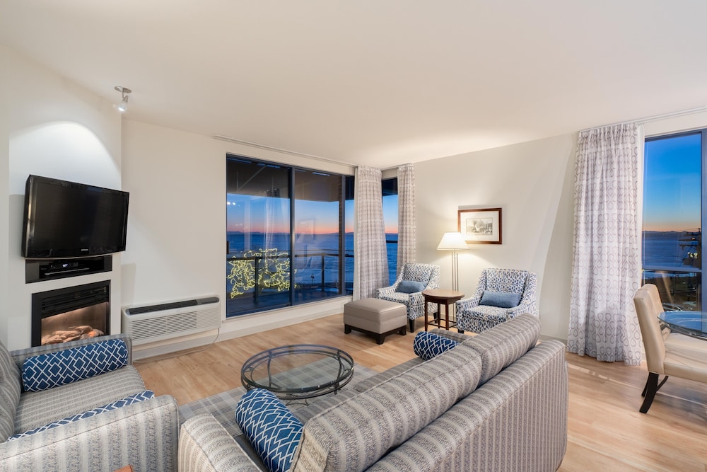 Ocean Promenade Hotel 37/69