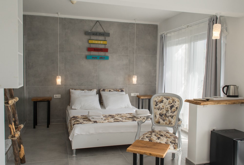Pataros Hotel 7/49