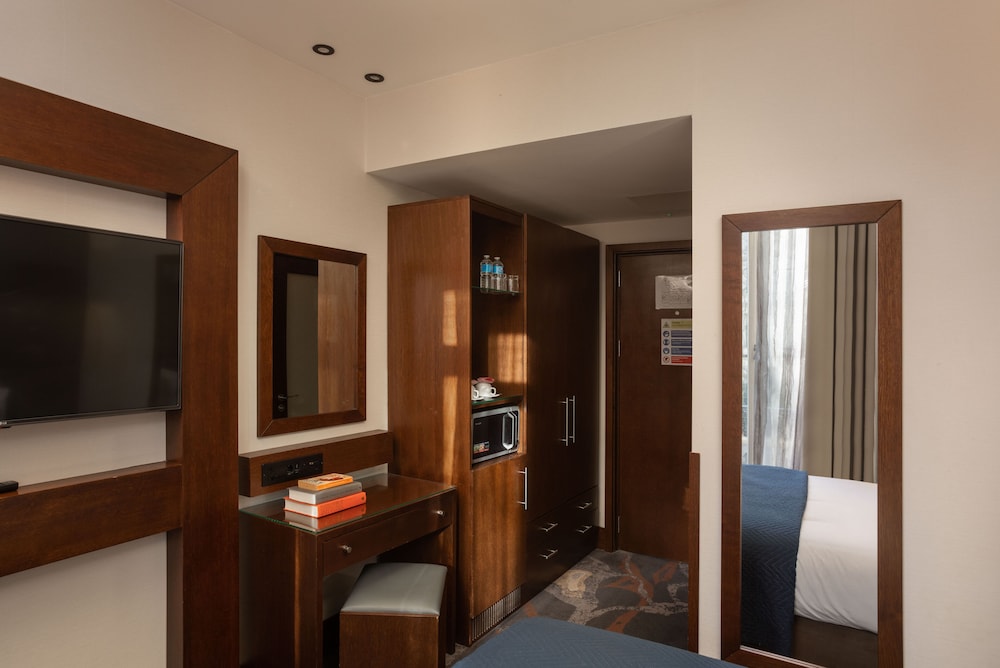 Montcalm Chilworth Townhouse, Paddington 50/50