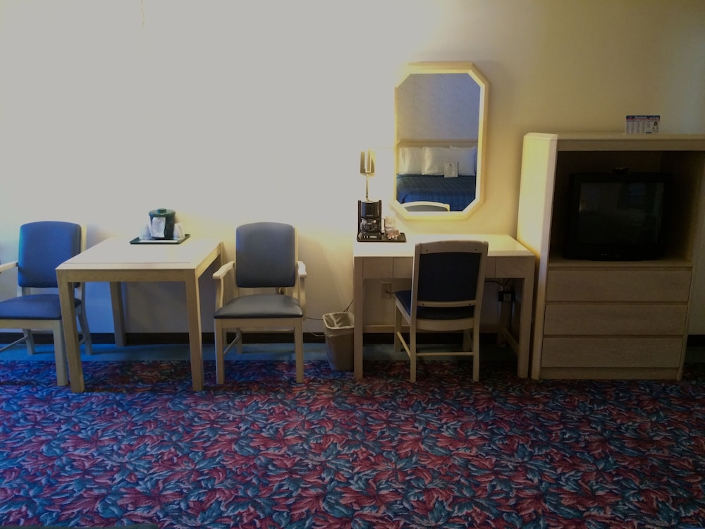 Cedar Motor Inn 50/56