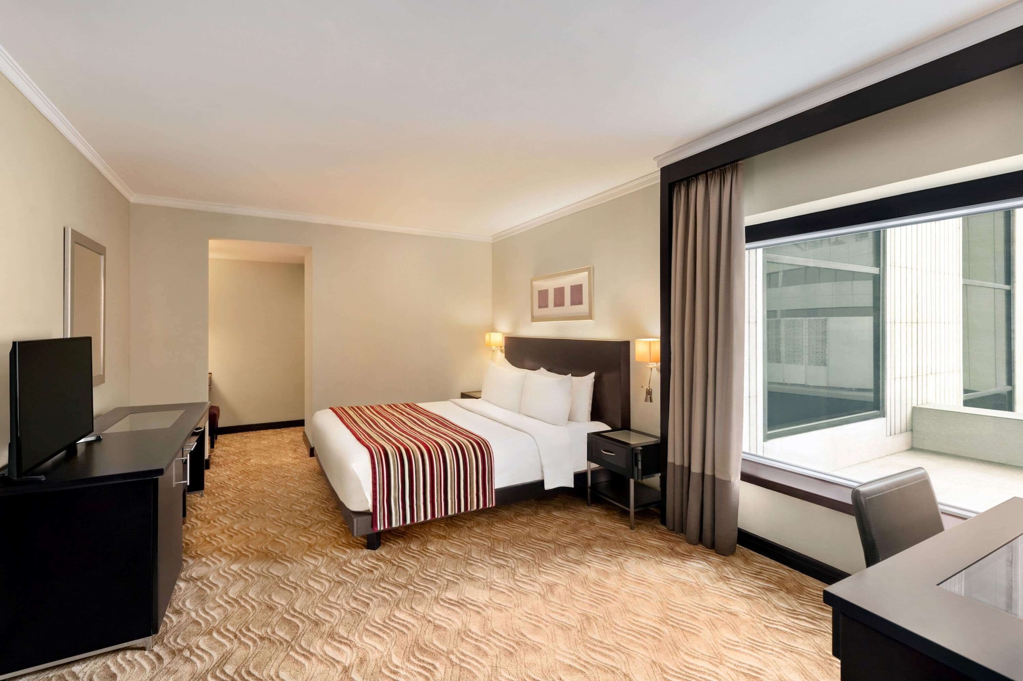DELUXE, SUITE, KING BED