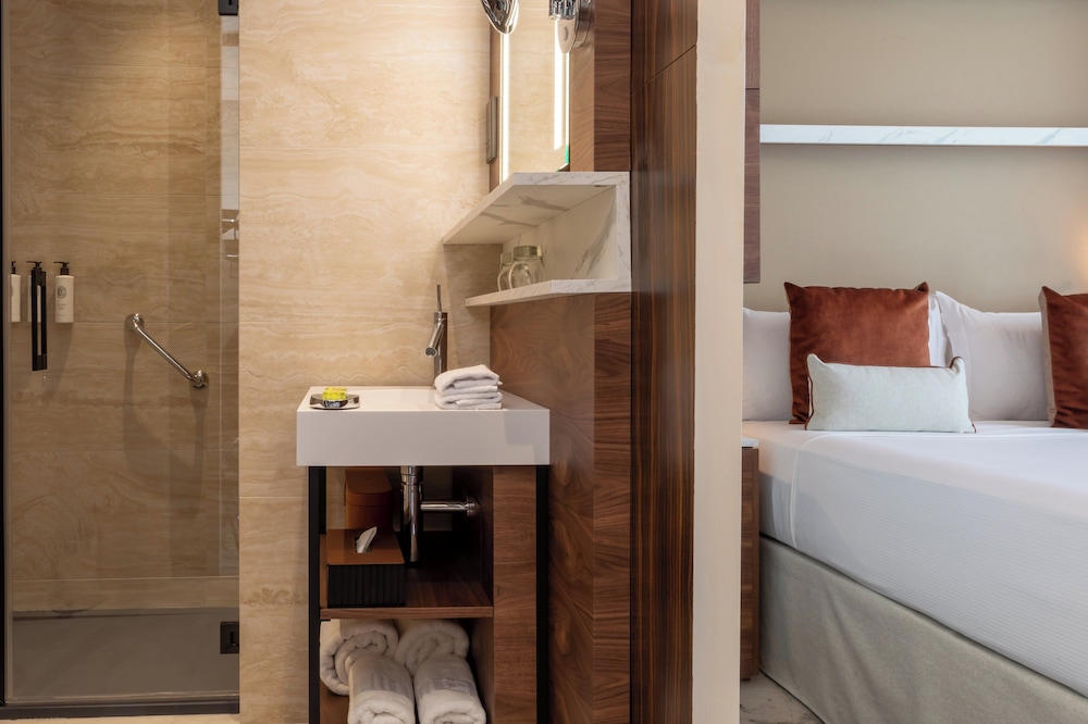 Premium, King Bed, InterContinental Paris - Champs-Elysees Etoile 4/6