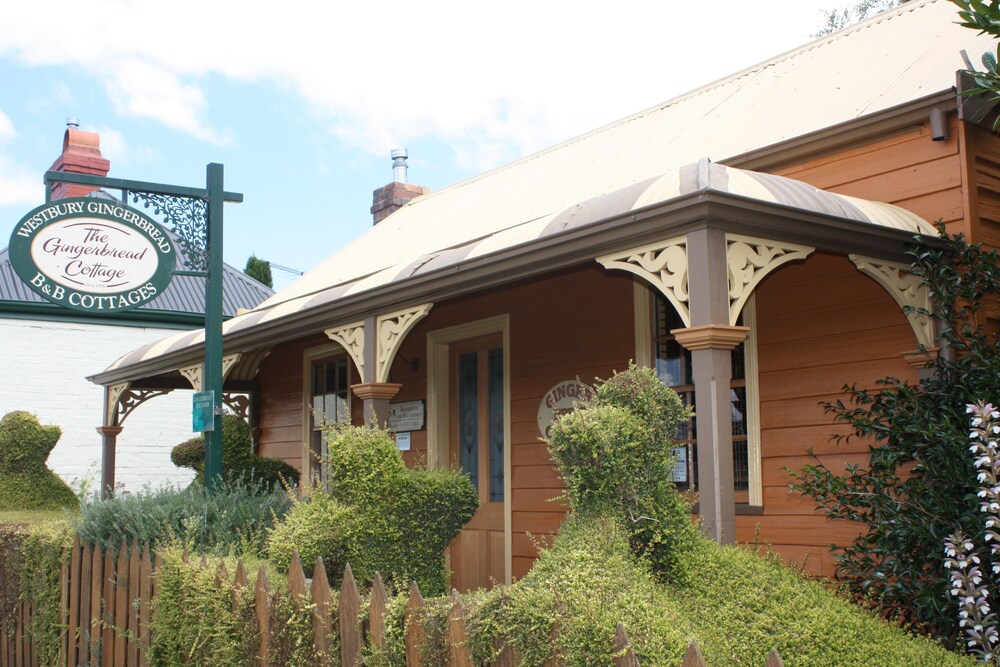 Westbury Gingerbread Cottages 4/63