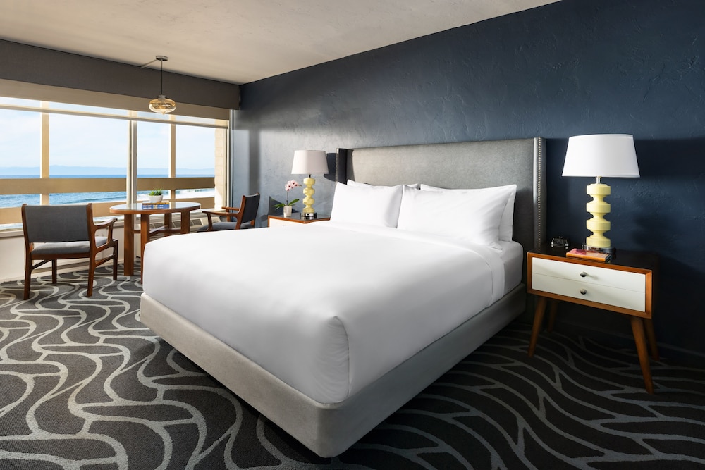 Monterey Beach Hotel, a Tribute Portfolio Hotel 15/83