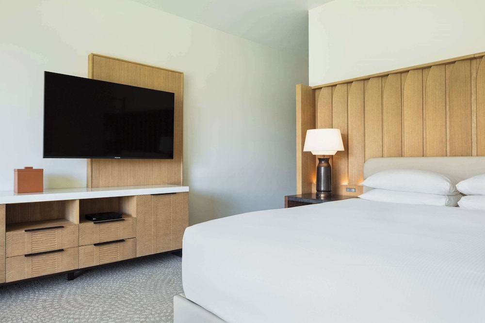 Renovated, Palace, King Bed, Ocean View, Sofa، Hilton Waikoloa Village 6/8