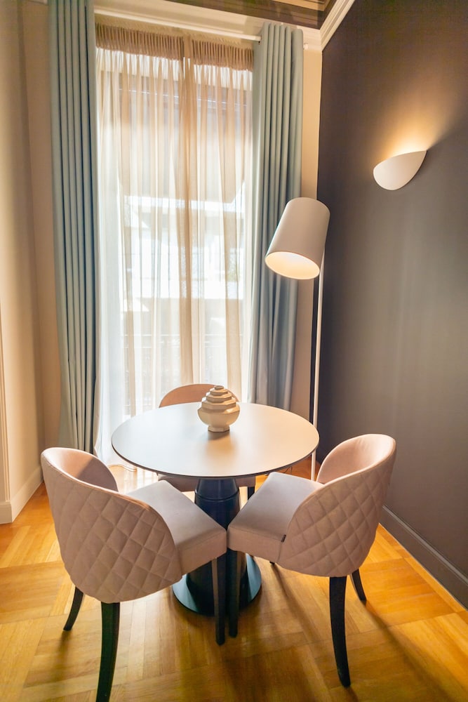 33 Solonos Suites 39/50