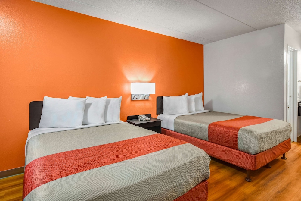 Motel6 Memphis, TN - Downtown 24/58