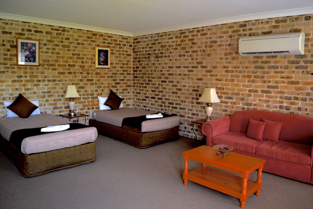 Sir Francis Drake Inn 51/69