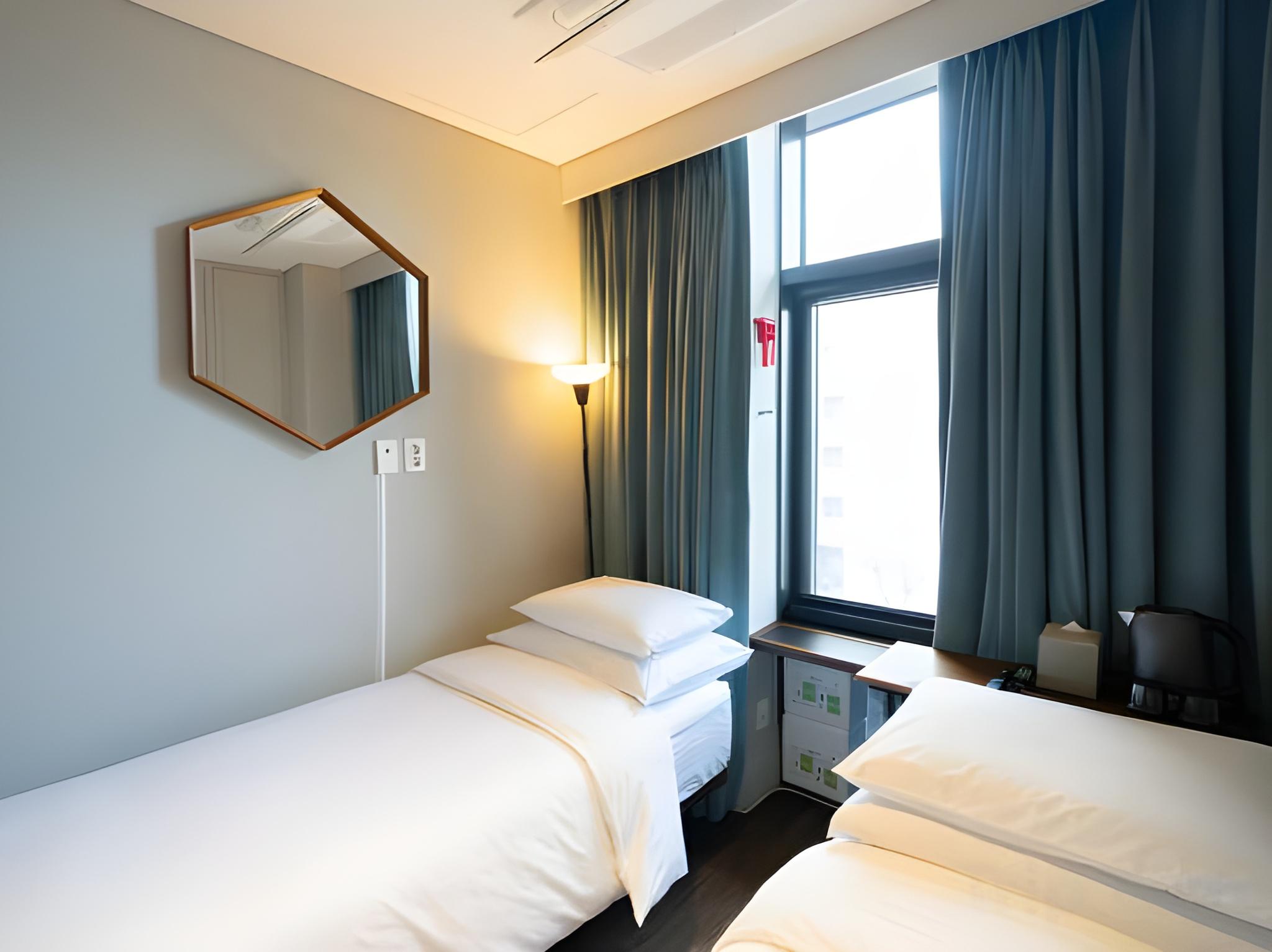 Petite, Twin Beds, No Parking