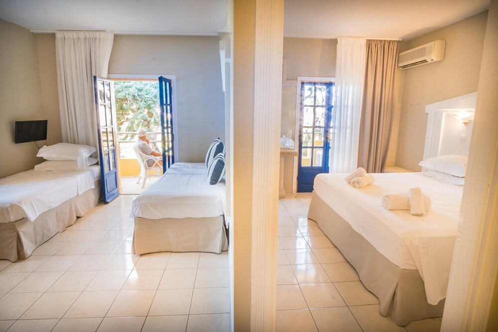 Parthenis Hotel & Suites 13/50