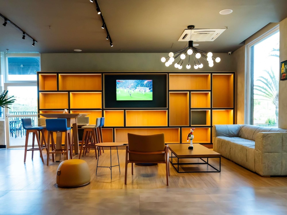 Ibis Porto Alegre Assis Brasil 55/74