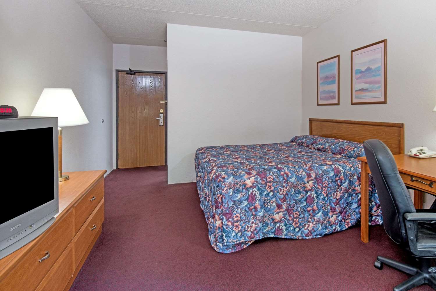 Super 8 By Wyndham Groton 7/10
