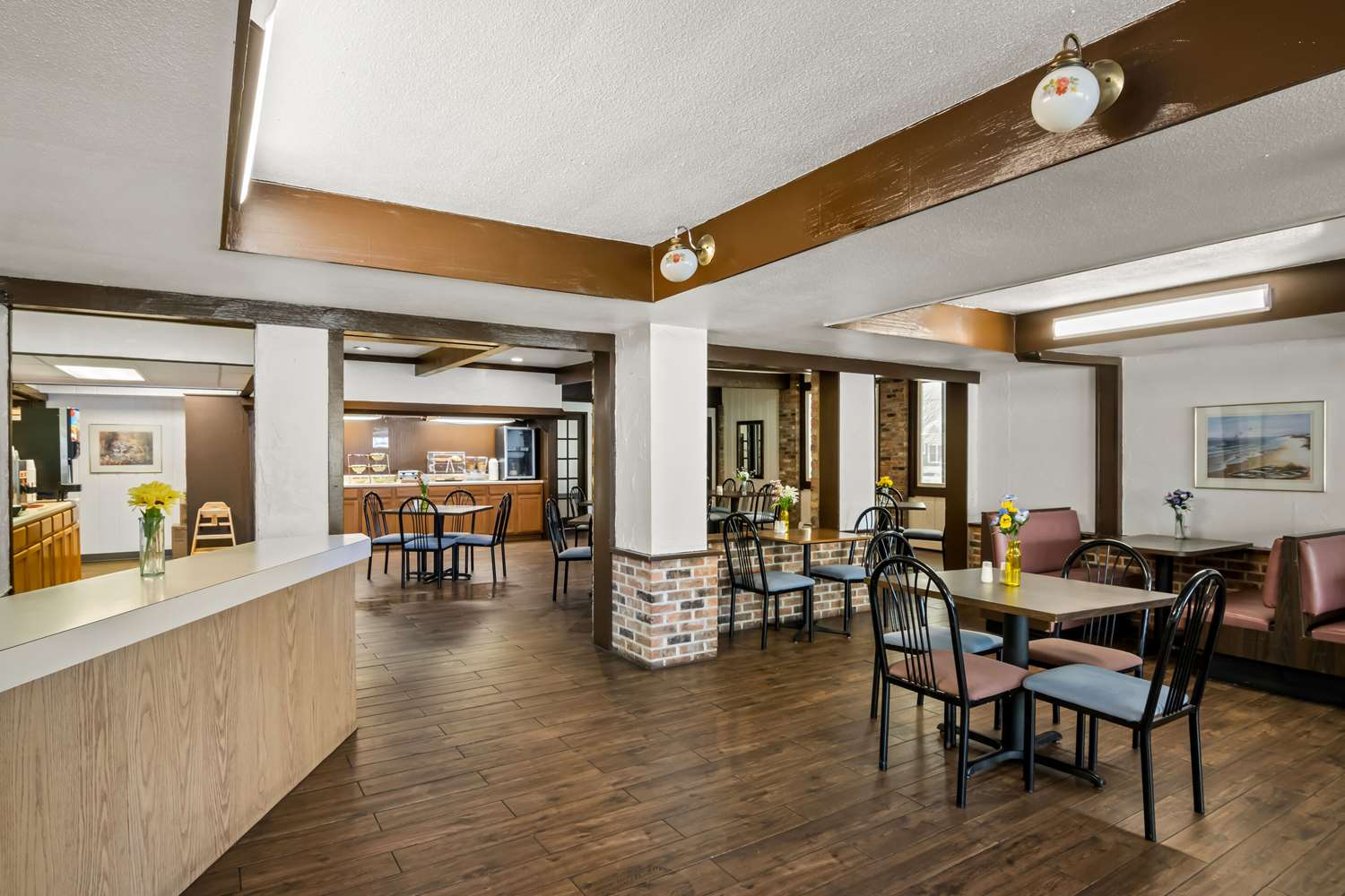 Econo Lodge Manistee, MI 14/19