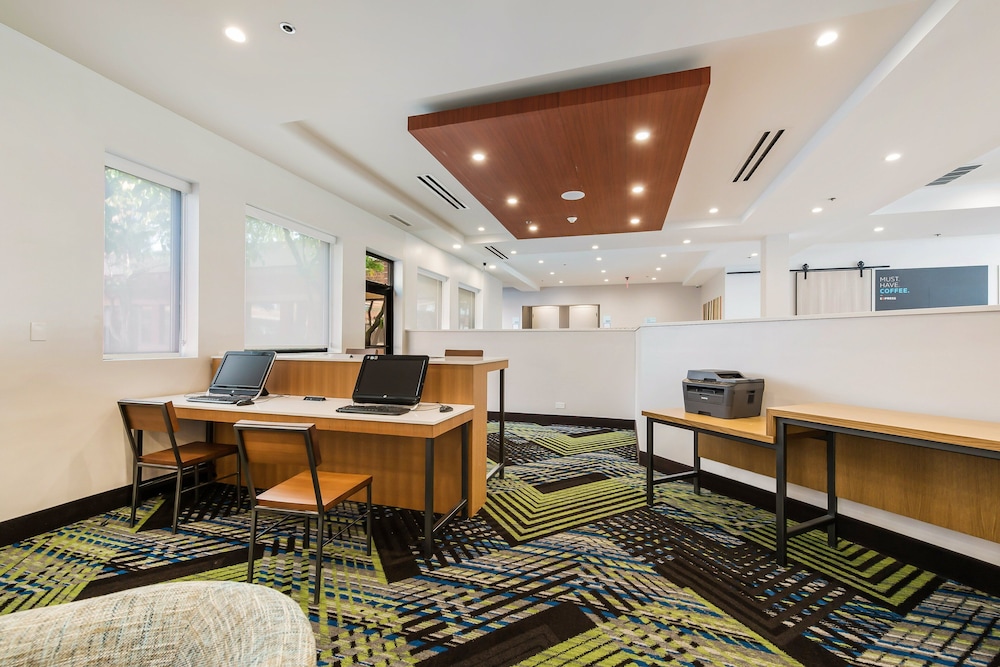 Holiday Inn Express Naperville 11/69