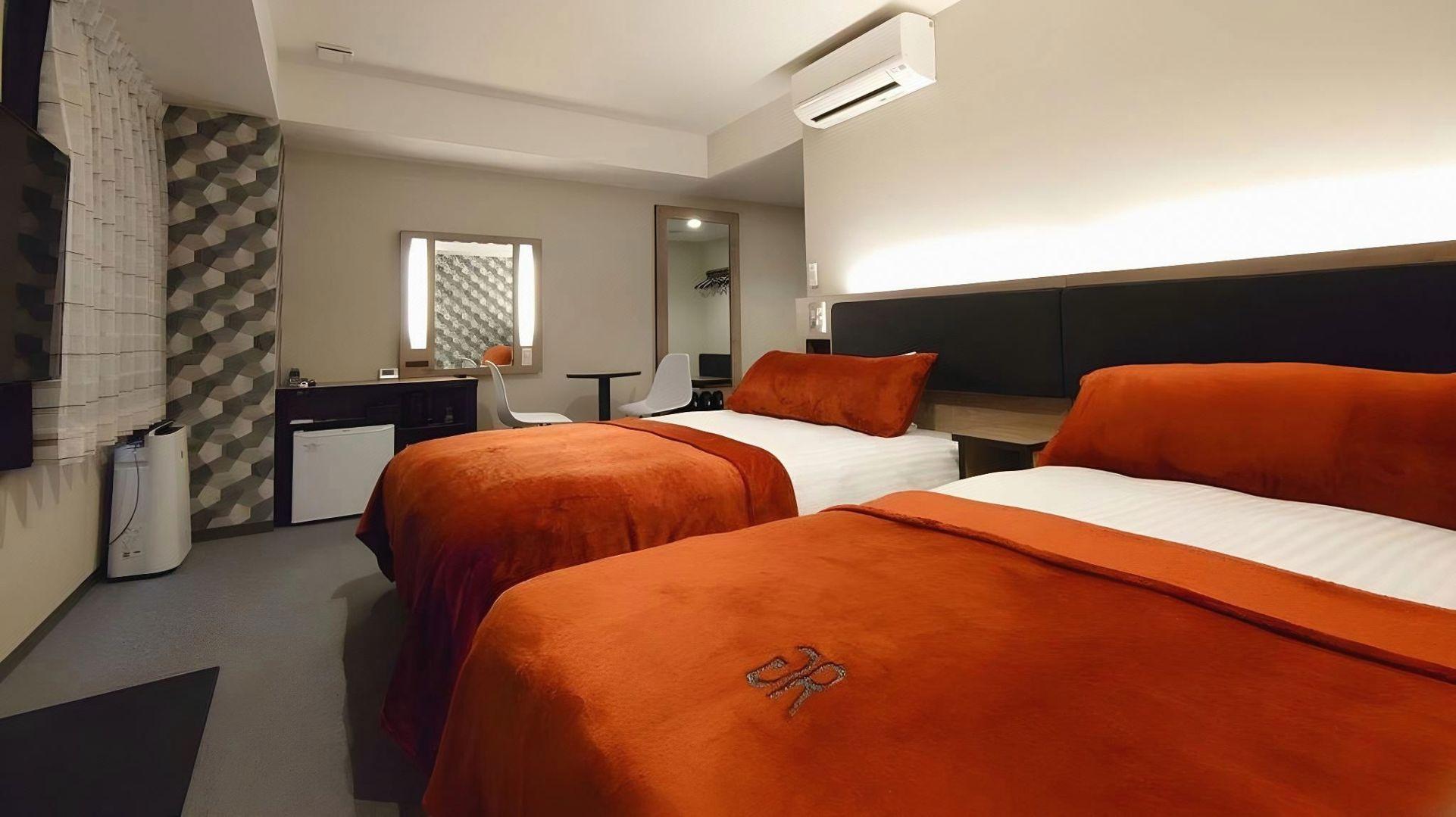 Room, Twin Beds, Smoking