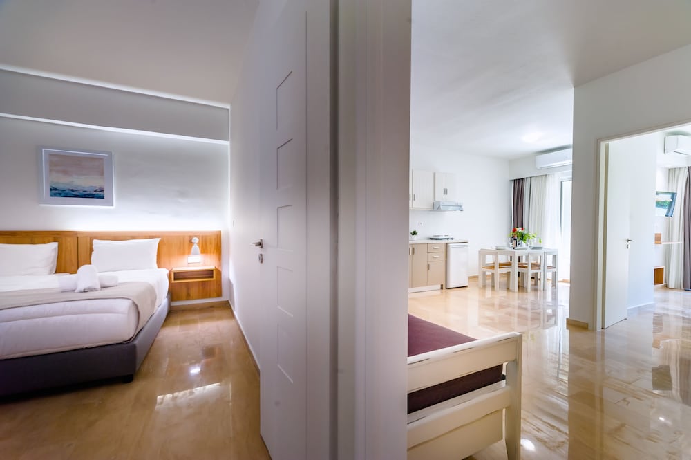 Lotus Hotel Apartments 17/50