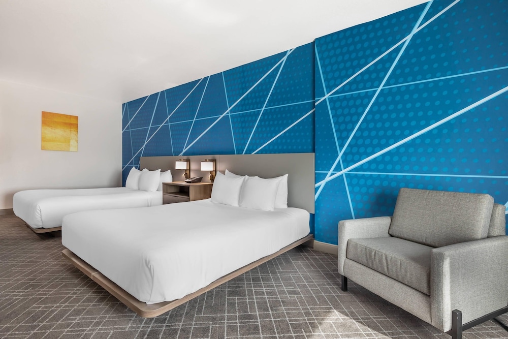 Comfort Inn & Suites Frisco East - McKinney 28/65