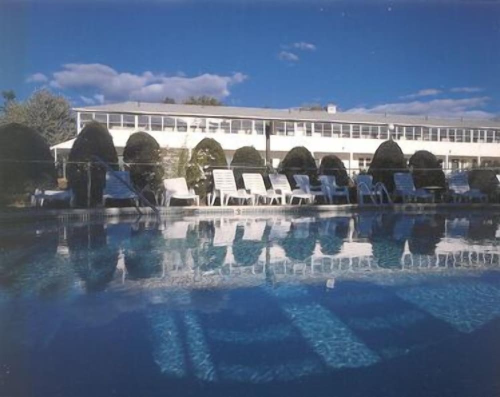 Briarcliff Motel 27/30