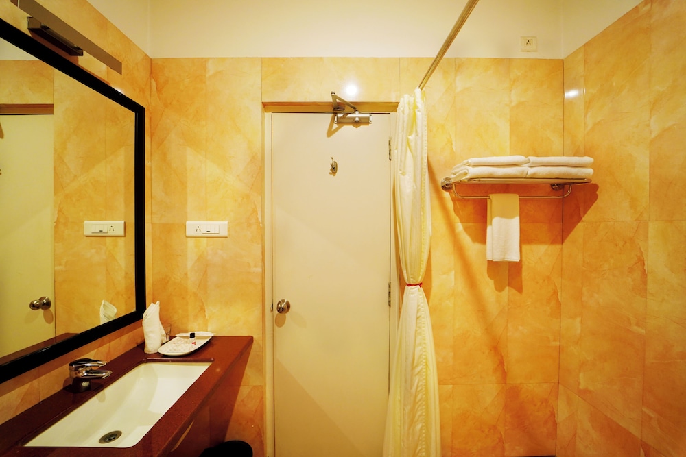 HOTEL EXCELLENCY 49/50