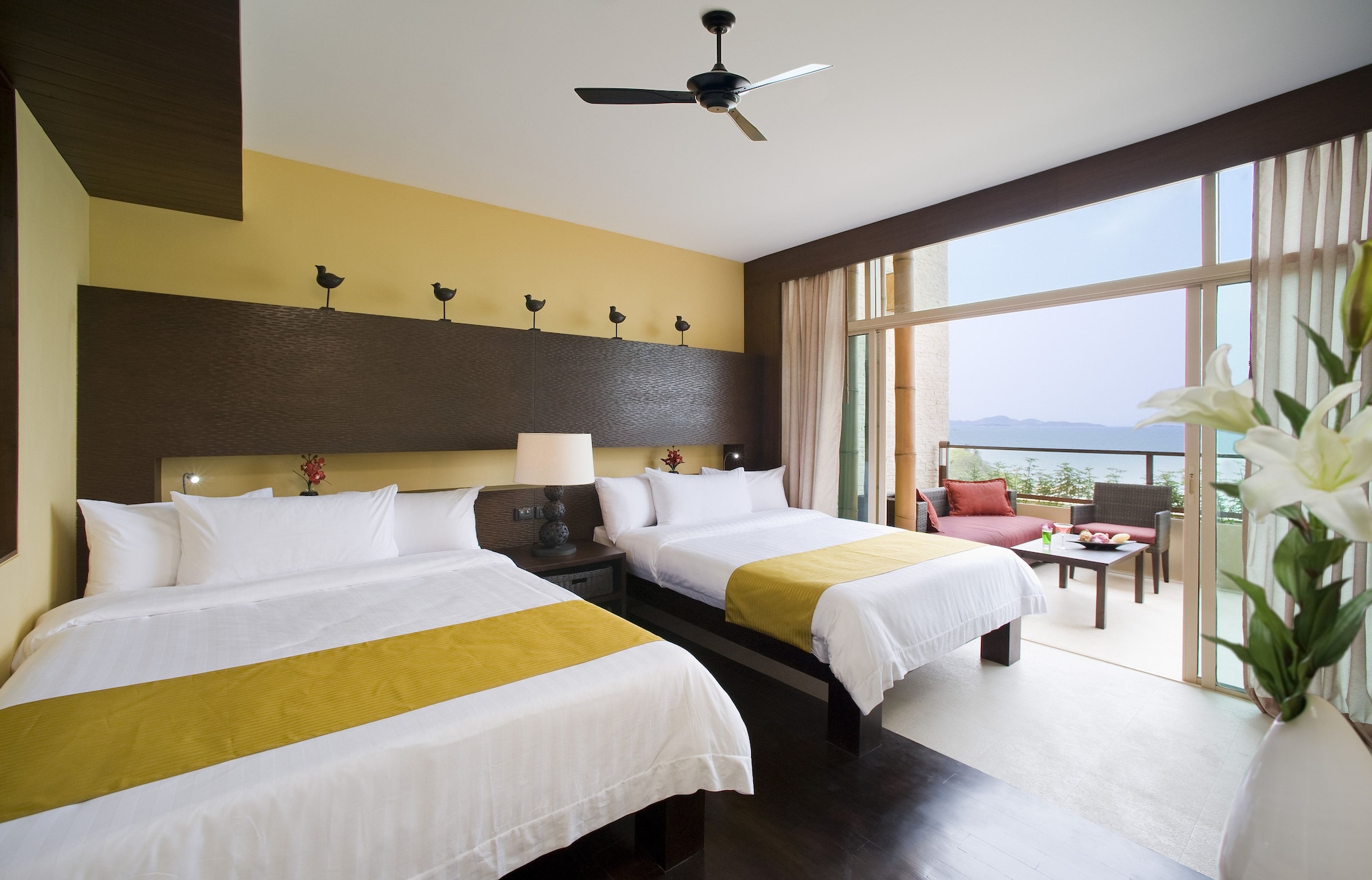 MIRAGE, SUITE, TWIN BEDS