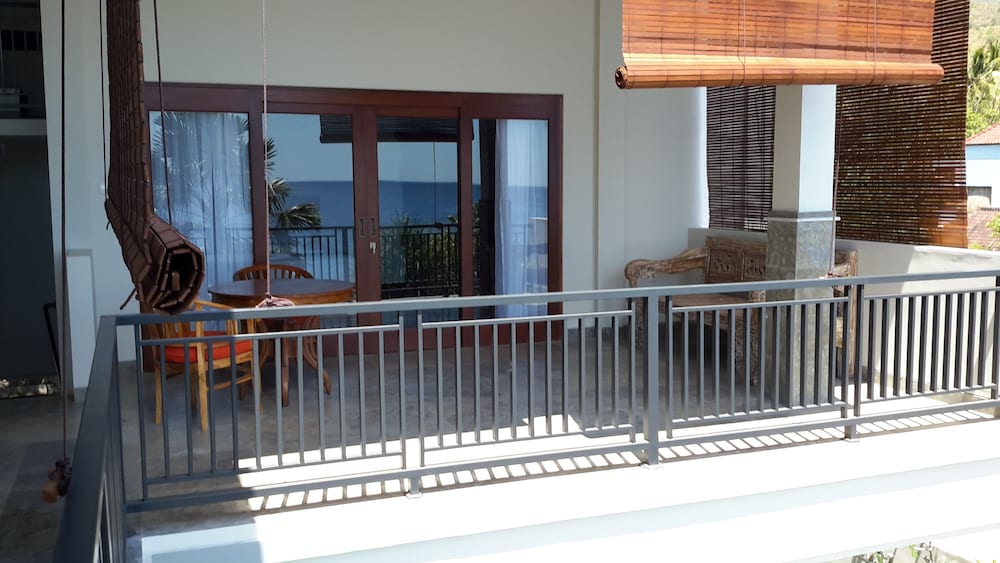 Amed Beach Villa 4/49