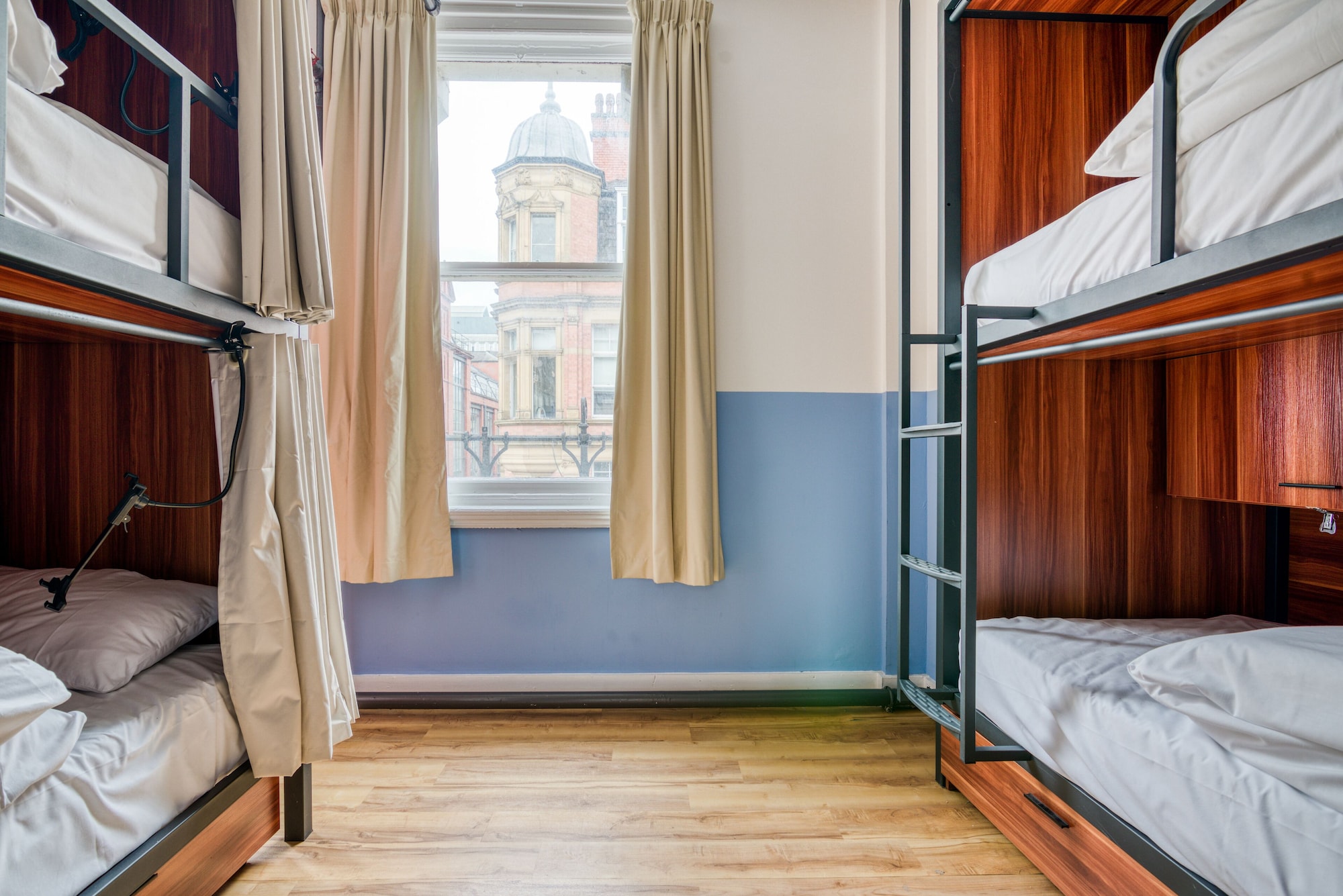 ROOM, QUADRUPLE
