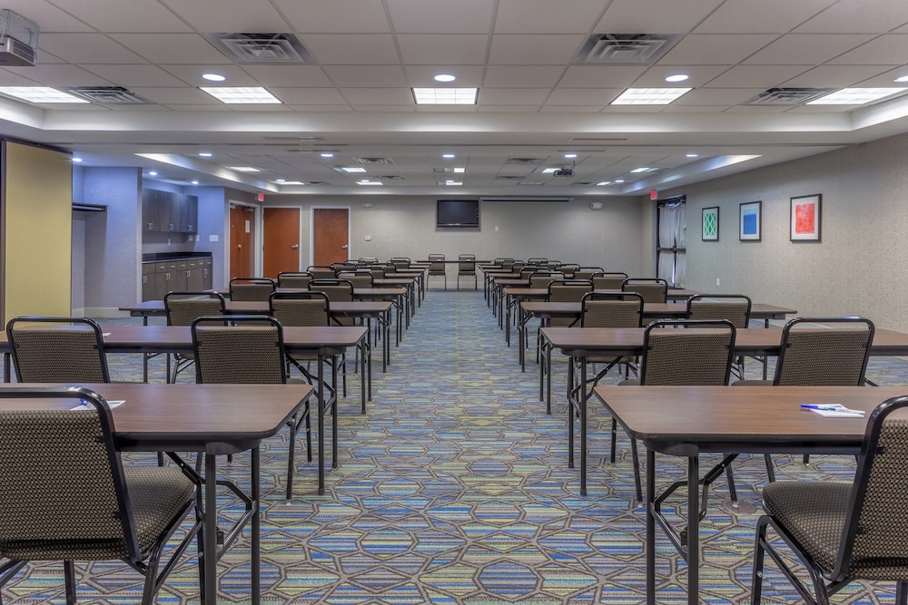 Holiday Inn Express Indianapolis Southeast 60/69
