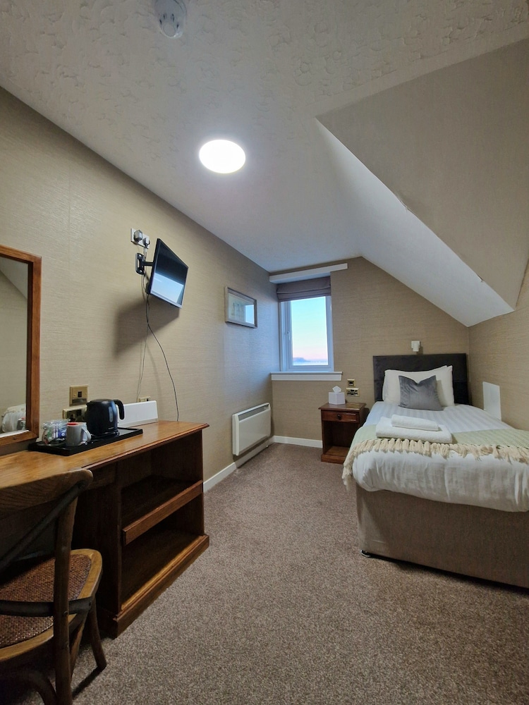 West Highland Hotel 8/71