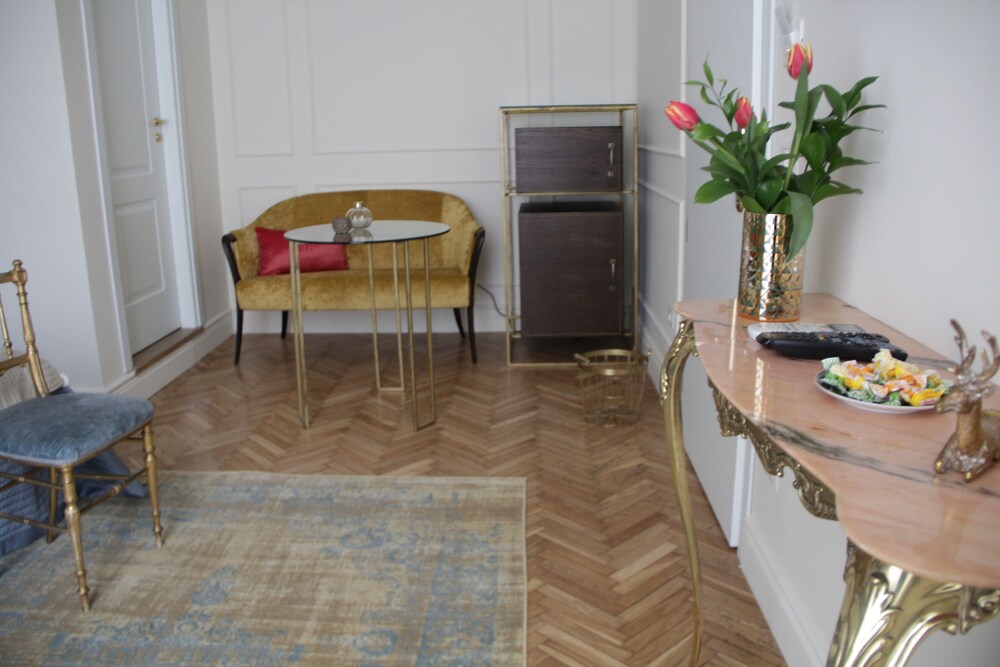 Ingrami Suites 2/72