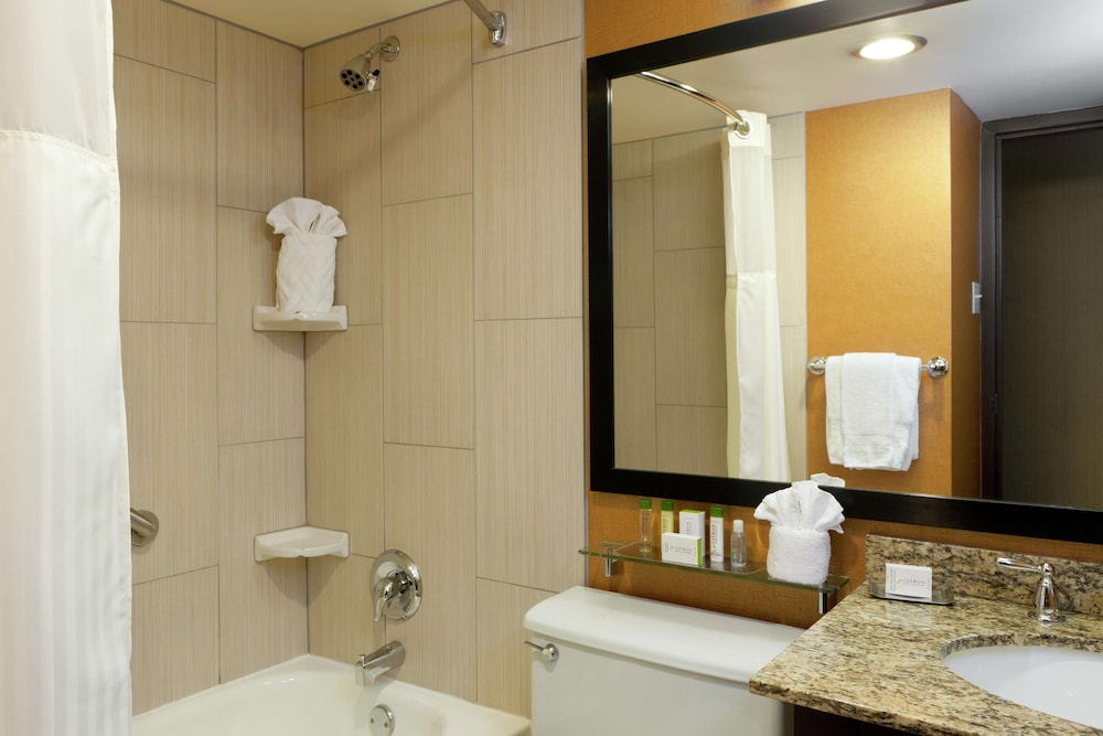 DoubleTree by Hilton Cleveland Downtown Lakeside 20/67