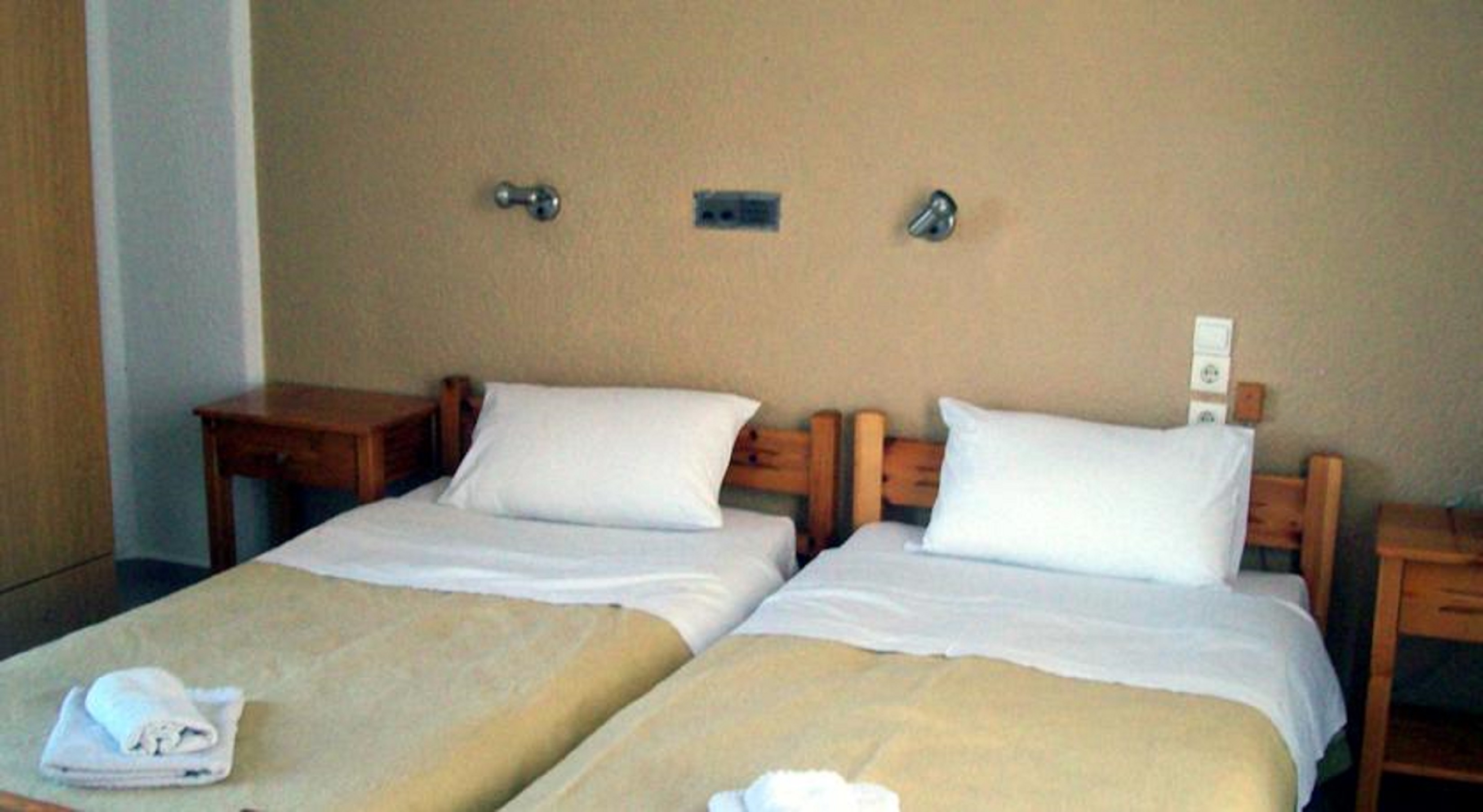 Gefyra Hotel 9/26