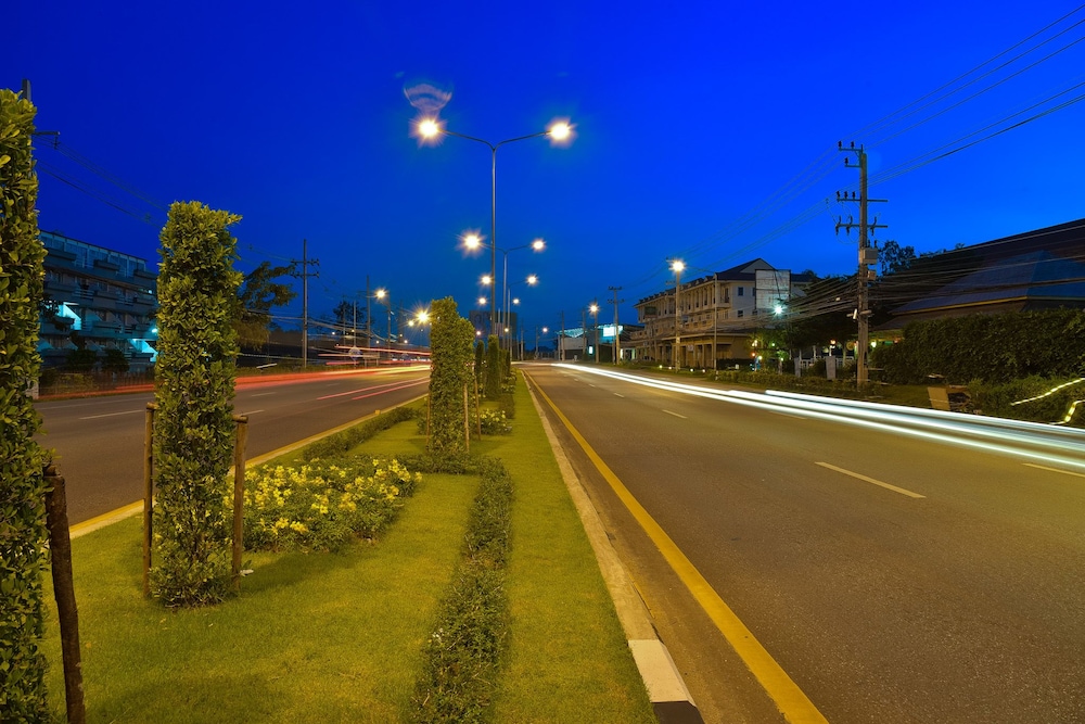 SEASON PALACE HUAHIN HOTEL 35/40