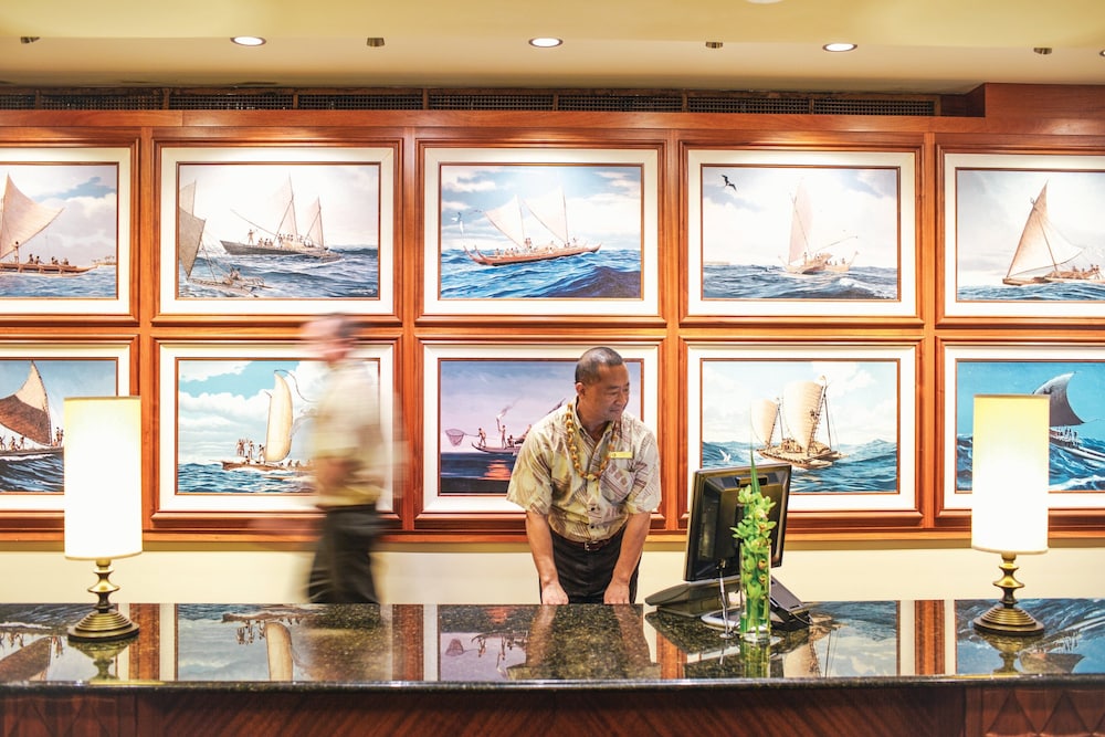 OUTRIGGER Reef Waikiki Beach Resort 73/86