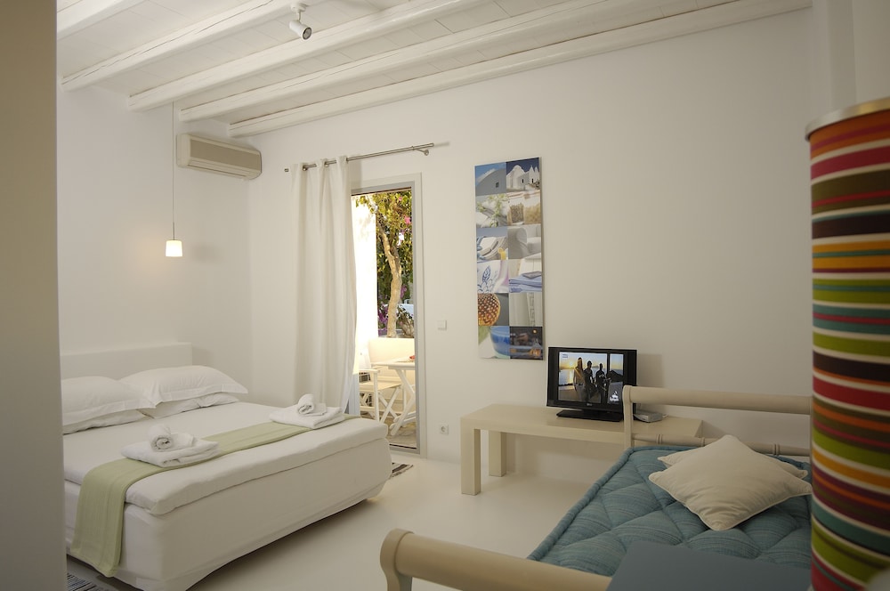 Kapetan Tasos Suites 20/60