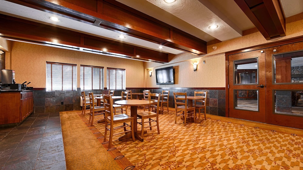 Lloyd Hotel Astoria Bayfront, Ascend Hotel Collection, OR 38/43