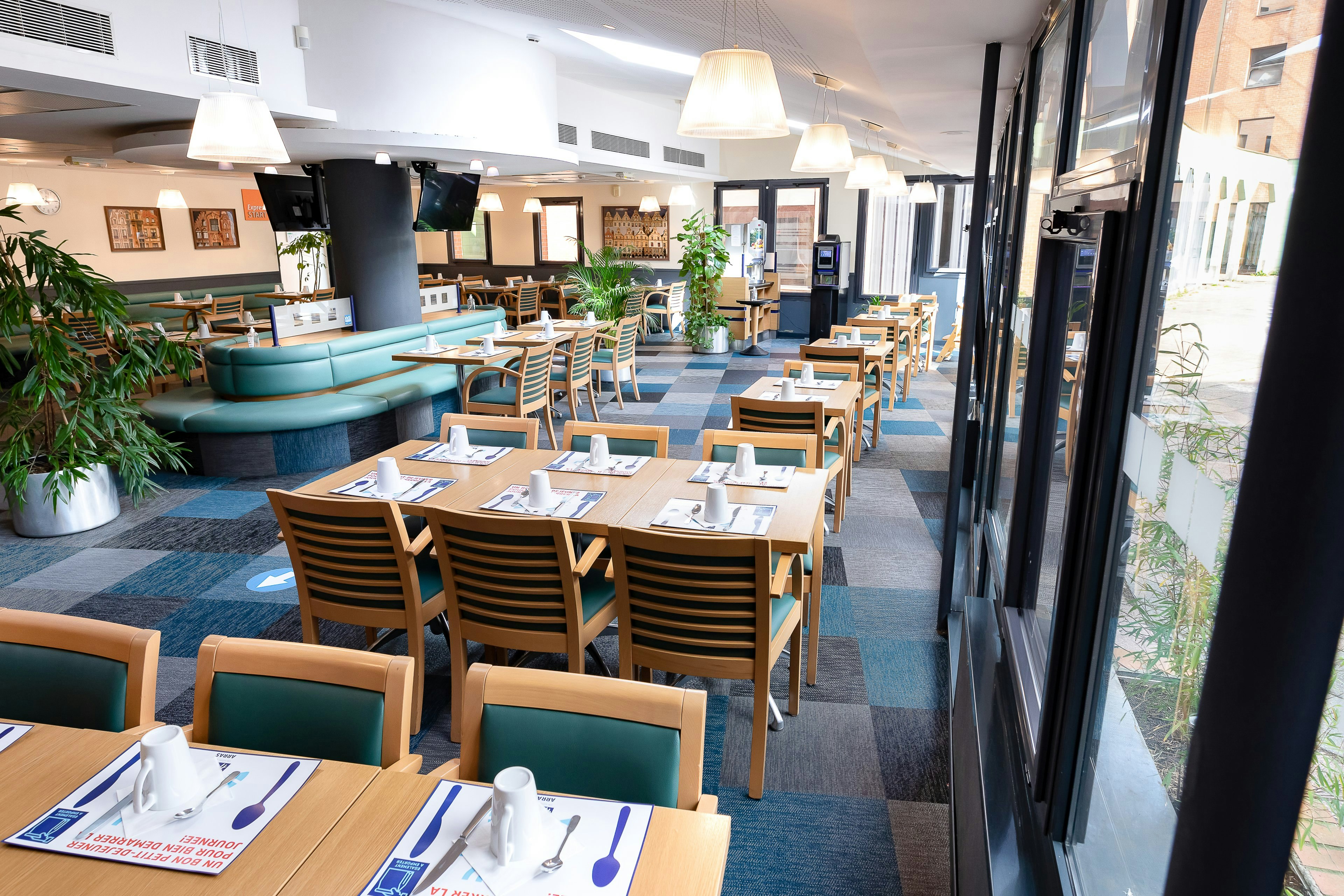 HOLIDAY INN EXPRESS ARRAS 52/78