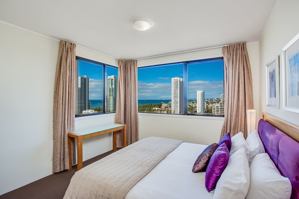 Mantra Broadbeach on the Park 25/70